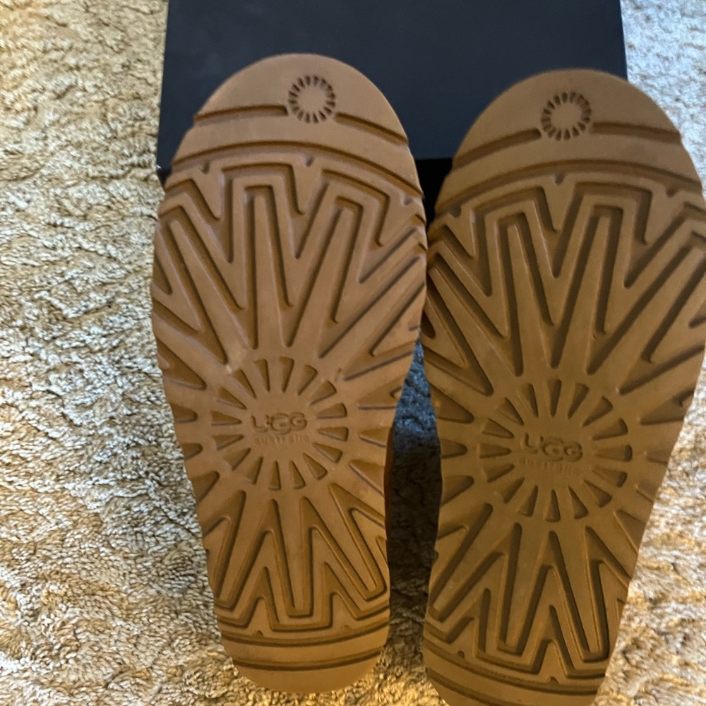 UGG Slippers - Picture 2 of 4